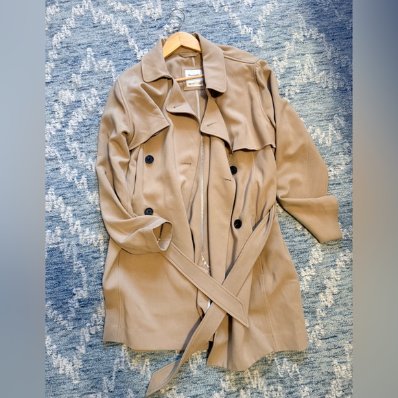 Abercrombie & Fitch Jackets & Blazers - Abercrombie trench coat with flutter back
